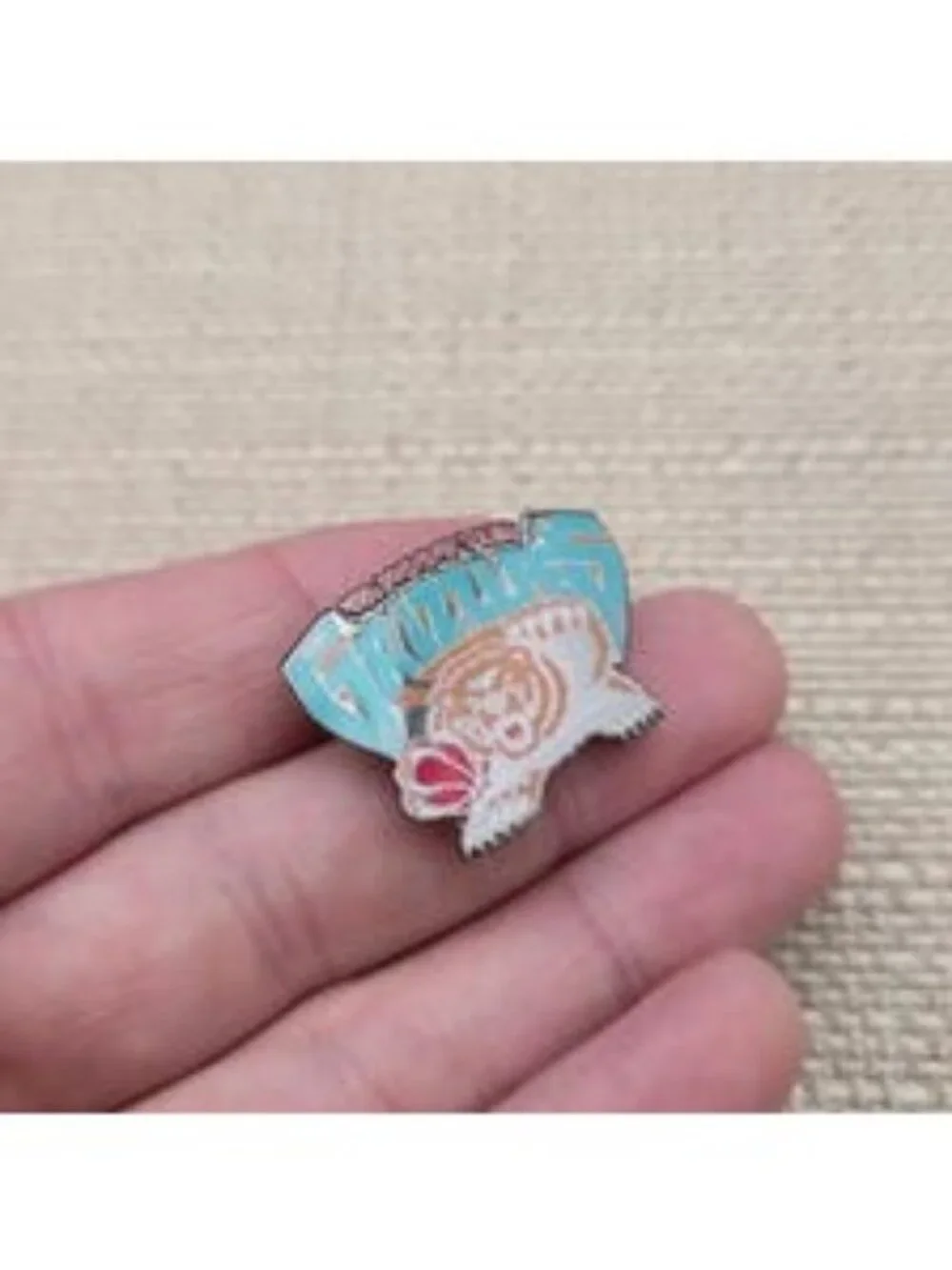 Vintage Vancouver Grizzlies NBA Hardwood Classics Logo Collectible Pin A8380